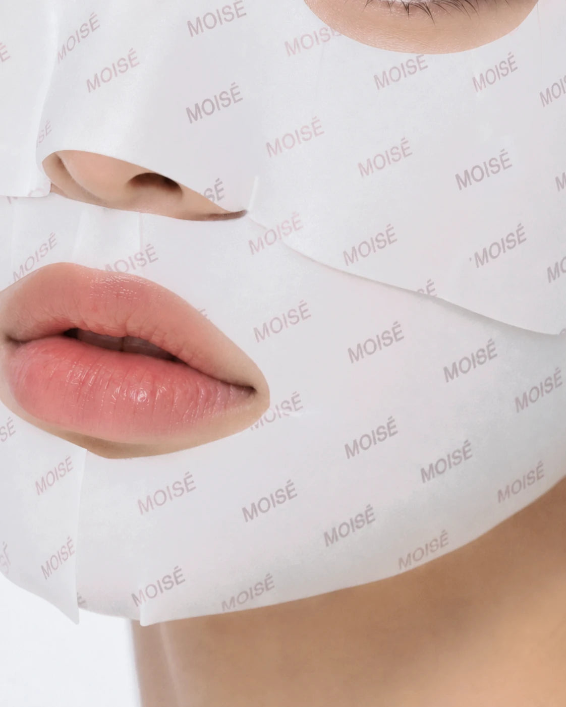 MOISĒ Pore & Firming Cream Mask in use